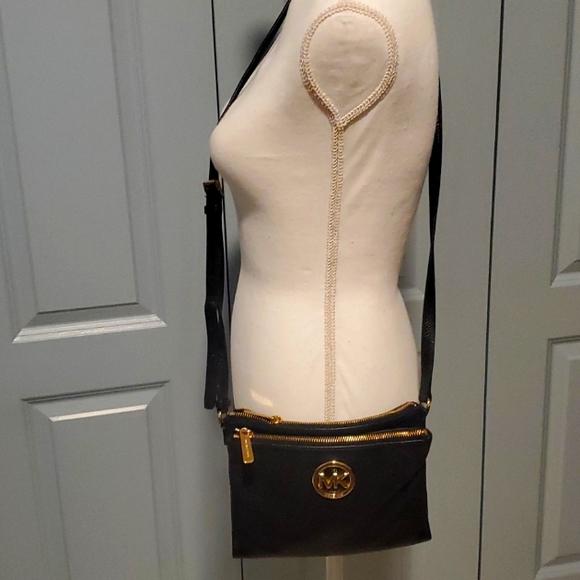 Michael Kors Handbags - Micheal kors cross body